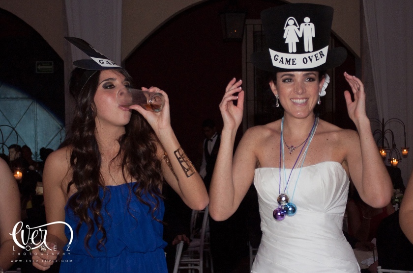 sombreros de novios fotos boda fotografo de boda en guadalajara zapopan jalisco mexico fotos novios casuales
