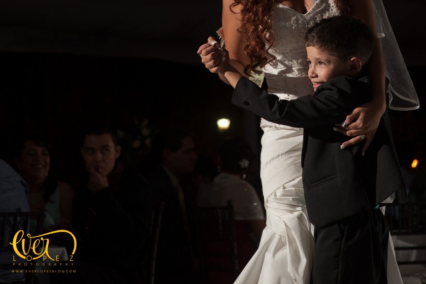 fotografo profesional de bodas en Ameca Jalisco Mexico fotos novios misa fiesta casuales informales