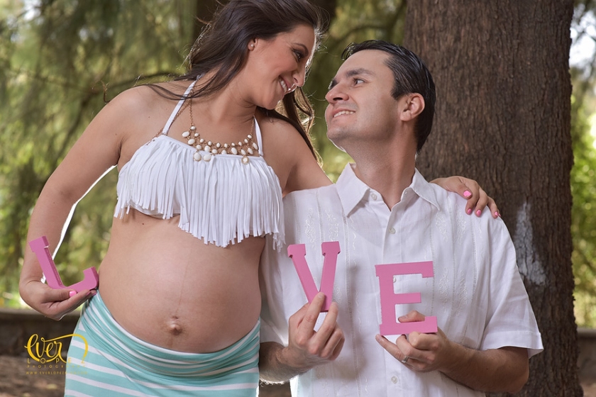 Fotos de embarazo en el bosque. Fotografo profesional de bodas en Guadalajara Ever Lopez
